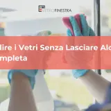 Guida completa su come pulire i vetri senza aloni, con mani guantate che puliscono una finestra.
