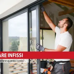 Installatore lavora su nuovi infissi. Scopri quanto cambio infissi migliora classe energetica e il risparmio.
