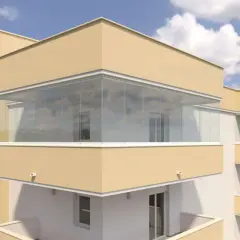 Moderno condominio con balconi chiusi con vetrata, creando spazi luminosi e protetti.