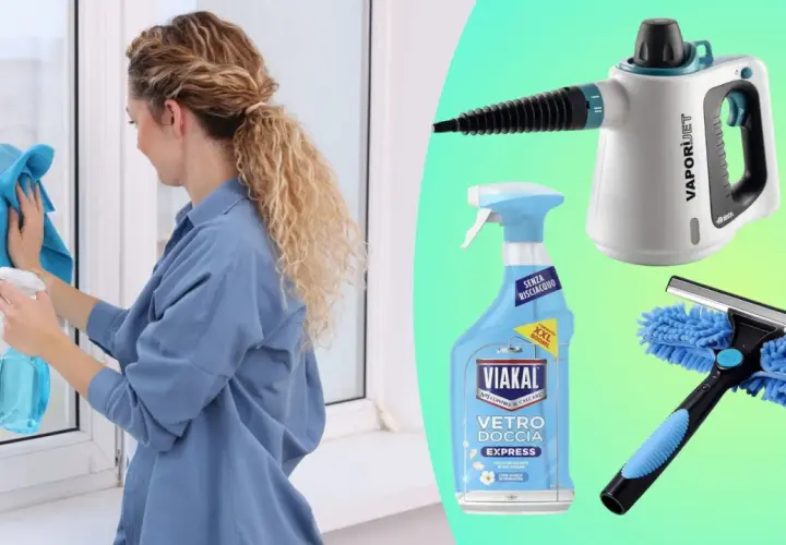 Donna pulisce vetri esterni molto sporchi con spray e panno. Accanto, prodotti per la pulizia: pulitore a vapore, spray Viakal e lavavetri.