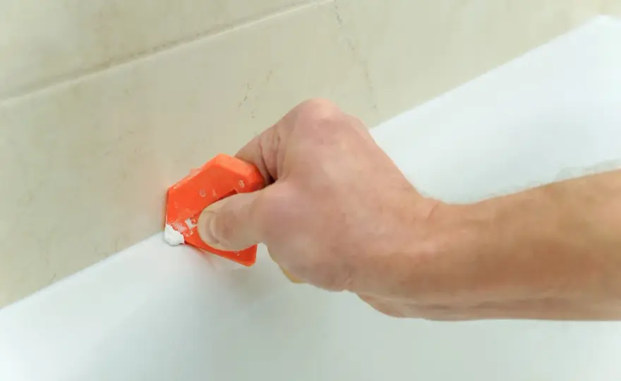 Come togliere il silicone dai vetri nuovi senza graffiarli