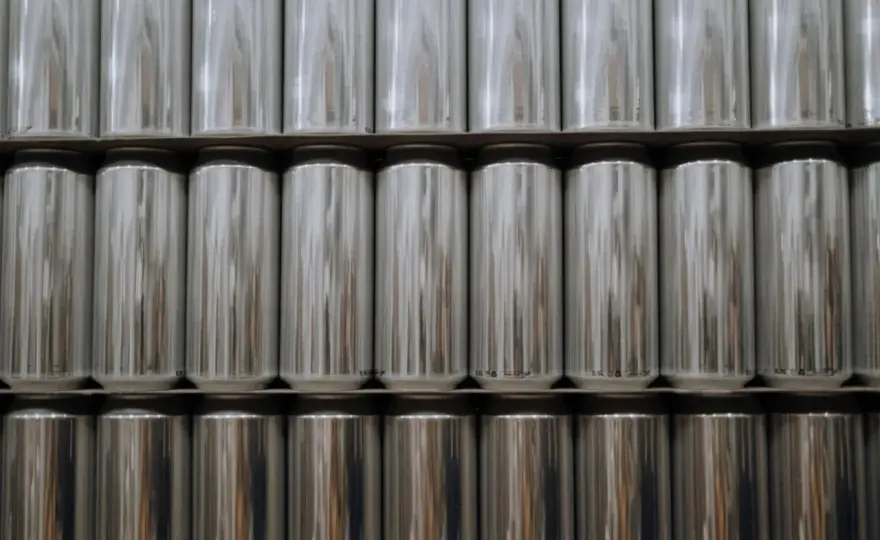 Alluminio e magnete, come riconoscere il materiale?