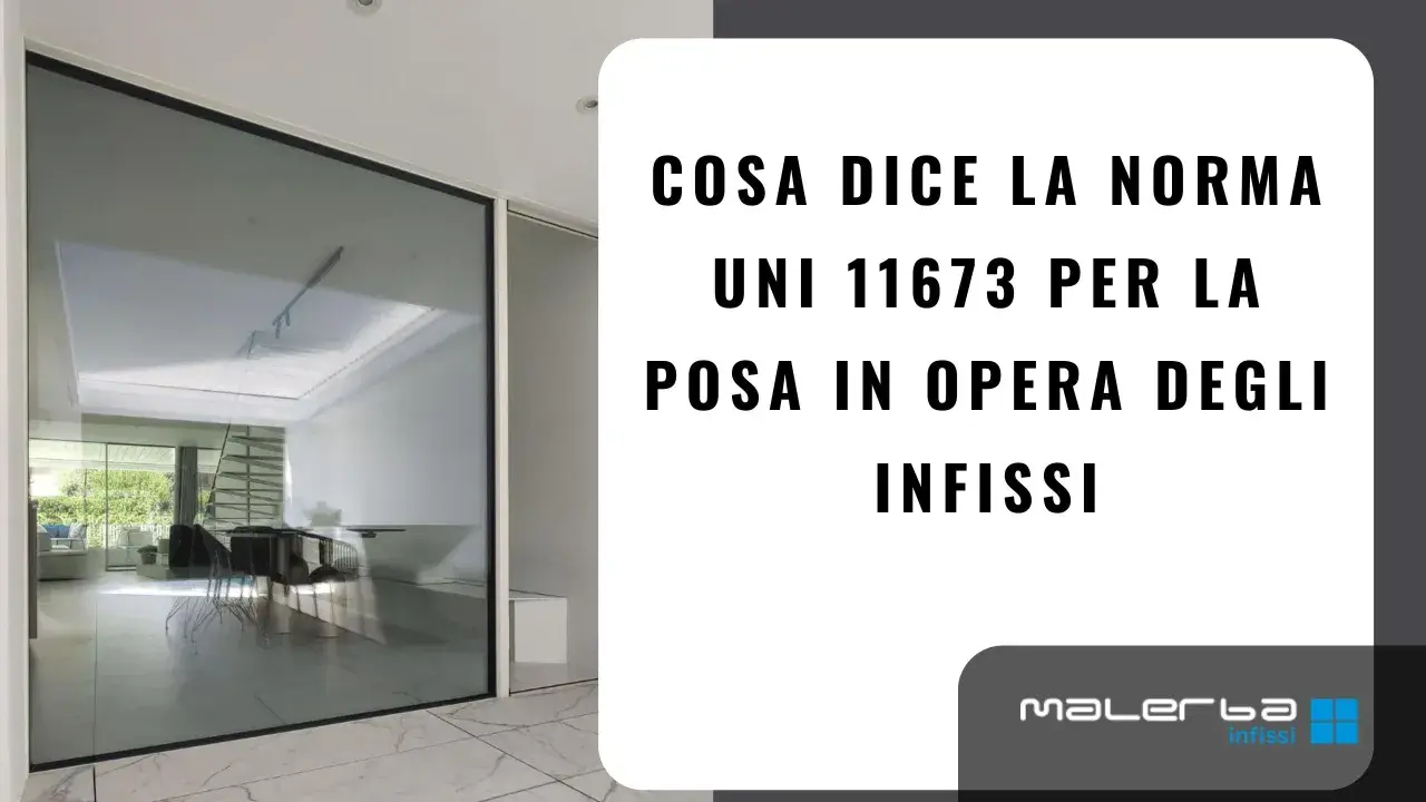 Norma UNI 11673: la certificazione serramenti obbligatoria per una posa in opera a regola d'arte. Interno moderno con grandi vetrate.