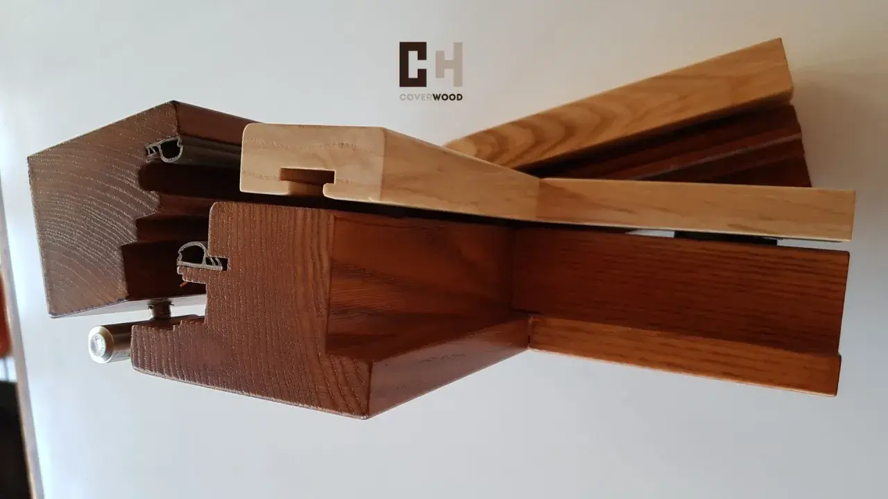 Sezioni di infissi in legno con profili in alluminio, per rivestire infissi in legno con alluminio, mostrando la robustezza e l'estetica.